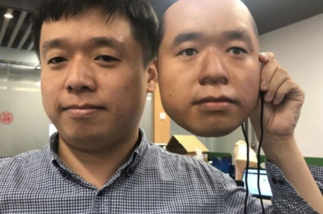 现在人们出门必带的三样东西。手机钥匙钱包。但是现在哪里还能够看到钱包的踪迹呢？一部手机就能够走遍天下。因为大家习惯使用扫码支付。但是马云创办了新型的支付方式。刷脸支付。说不定以后连手机都不需要了。从目前来看。刷脸支付的用户也在慢慢的增加。