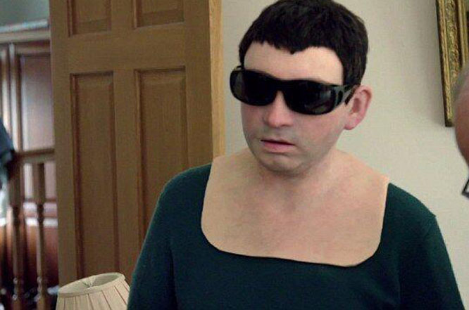 仿真人硅胶是一种加成型硅胶，即环保级无毒硅胶，也有称为仿真人硅胶、实体硅胶，由于颜色为仿真人体肤色，所以也叫肉色硅胶；人体模型硅胶由A、B两组份可流动性的液体硅胶组成，可室温固化也可加温快速固化；产品为无色或皮肤色胶状液体，硫化后成为柔软的弹性材料，具有触感柔软、不变形，经久耐用的优势。