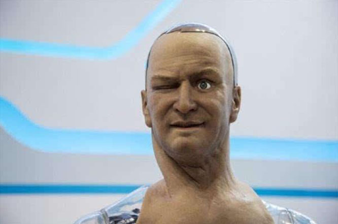 现阶段，可用于机器人仿真皮肤的材料并不多，主要是用硅胶来作为仿真皮肤的材料。